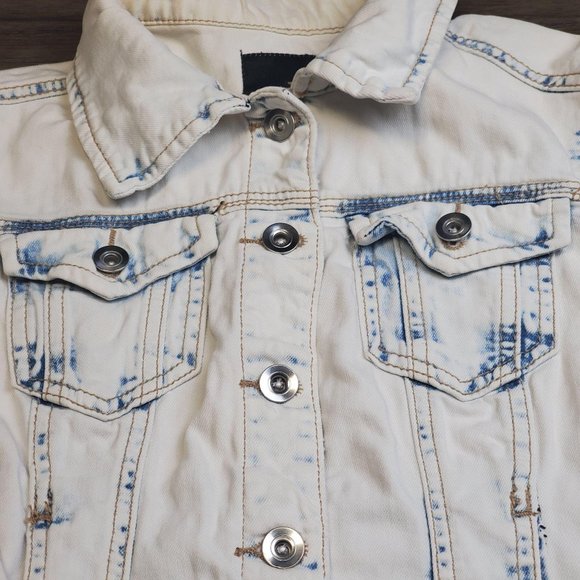 Forever 21 denim jacket size S light blue color - Picture 3 of 8